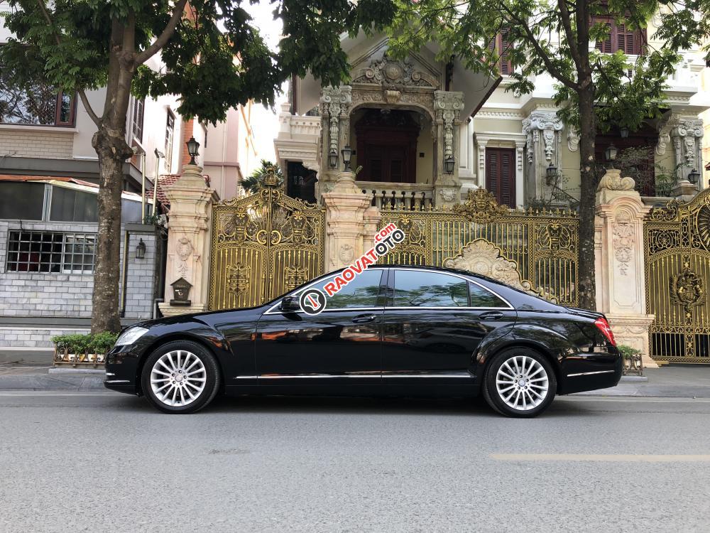 Mercedes S300 đời 2011, bản full option, màu đen-2