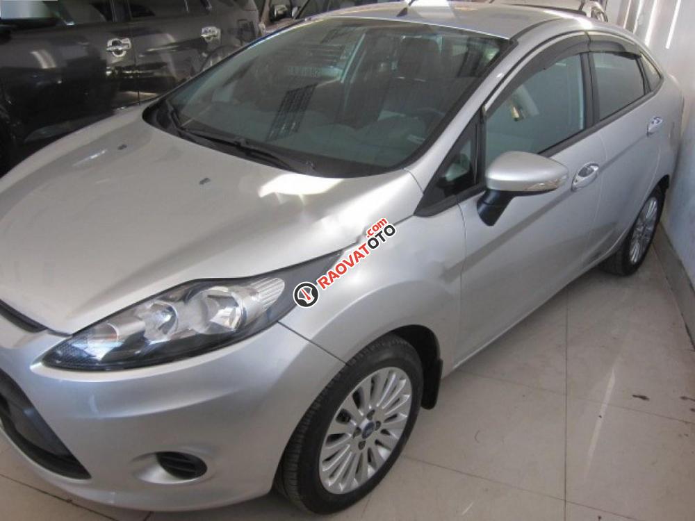 Cần bán Ford Fiesta 1.4 MT đời 2011, màu bạc xe gia đình-2