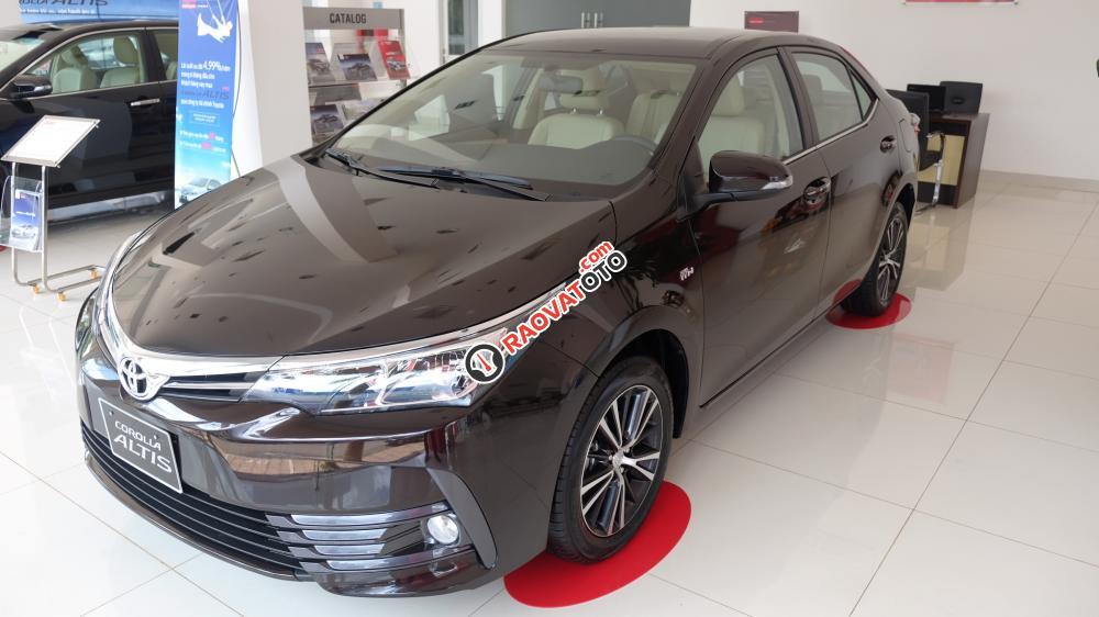 Toyota Altis 2018 khuyến mãi hấp dẫn, quà tặng giá trị, hỗ trợ vay 80% giá trị xe, lãi suất ưu đãi. LH 0947 8888 10-0