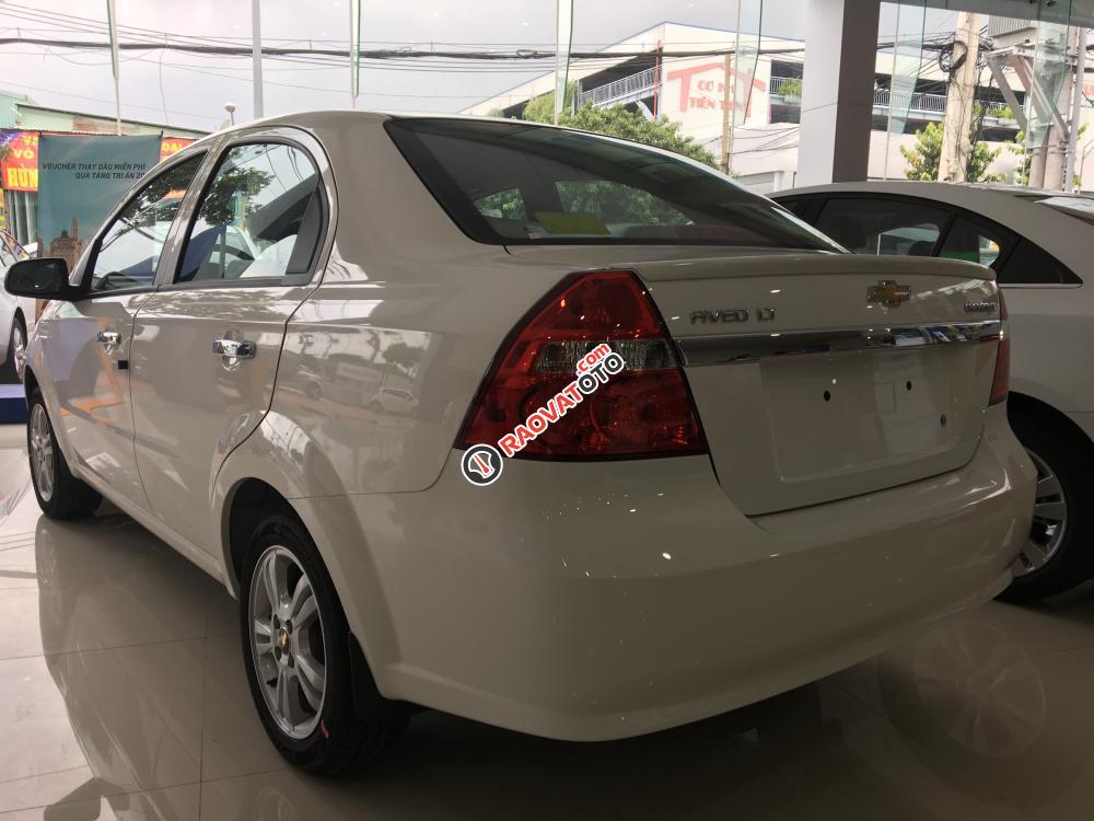 Bán Chevrolet Aveo 2017 màu trắng vay 100% giá xe, 80tr nhận xe ngay-6