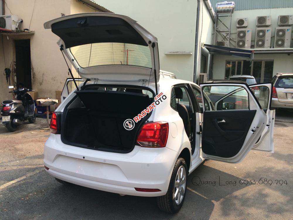 Polo Hatchback Volkswagen màu trắng, nhập khẩu - Giá tốt giao, xe tận nhà. LH Long 0933689294-2