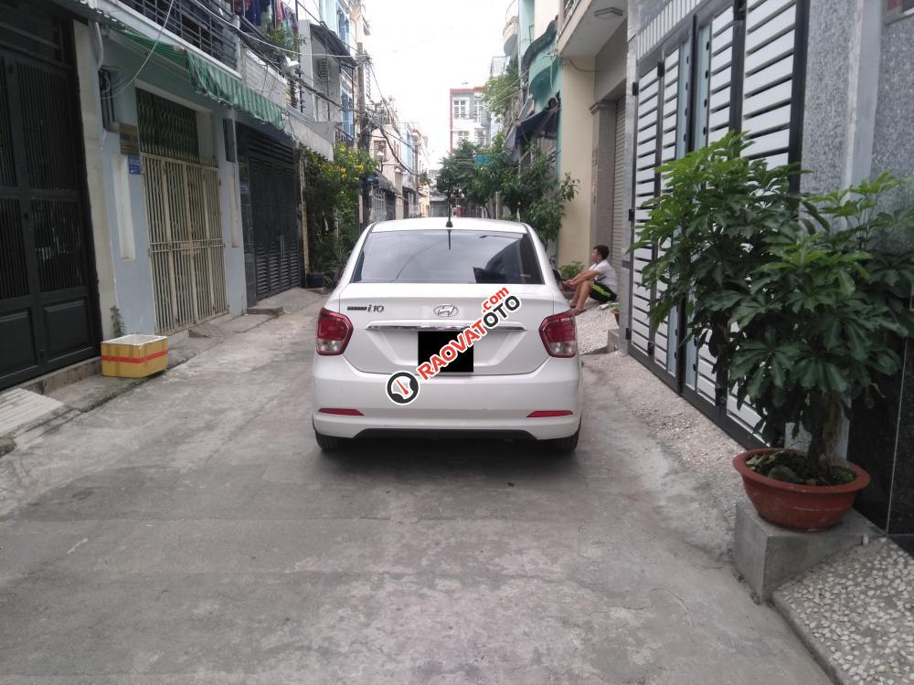 Cần bán em Hyundai Grand i10 1.2MT 2017 sedan màu trắng cực đẹp, xe nhà xài, chở con đi học-2