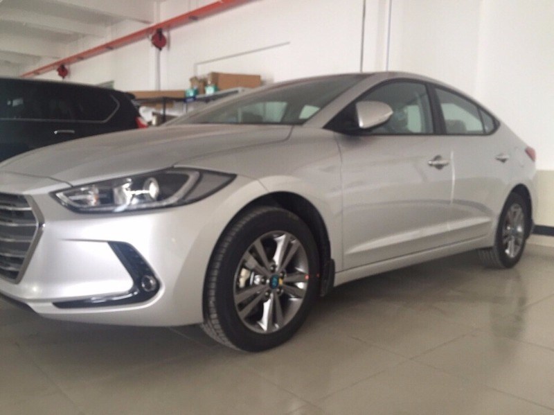 Bán Hyundai Elantra đời 2017, màu đen, nhập khẩu chính hãng-12