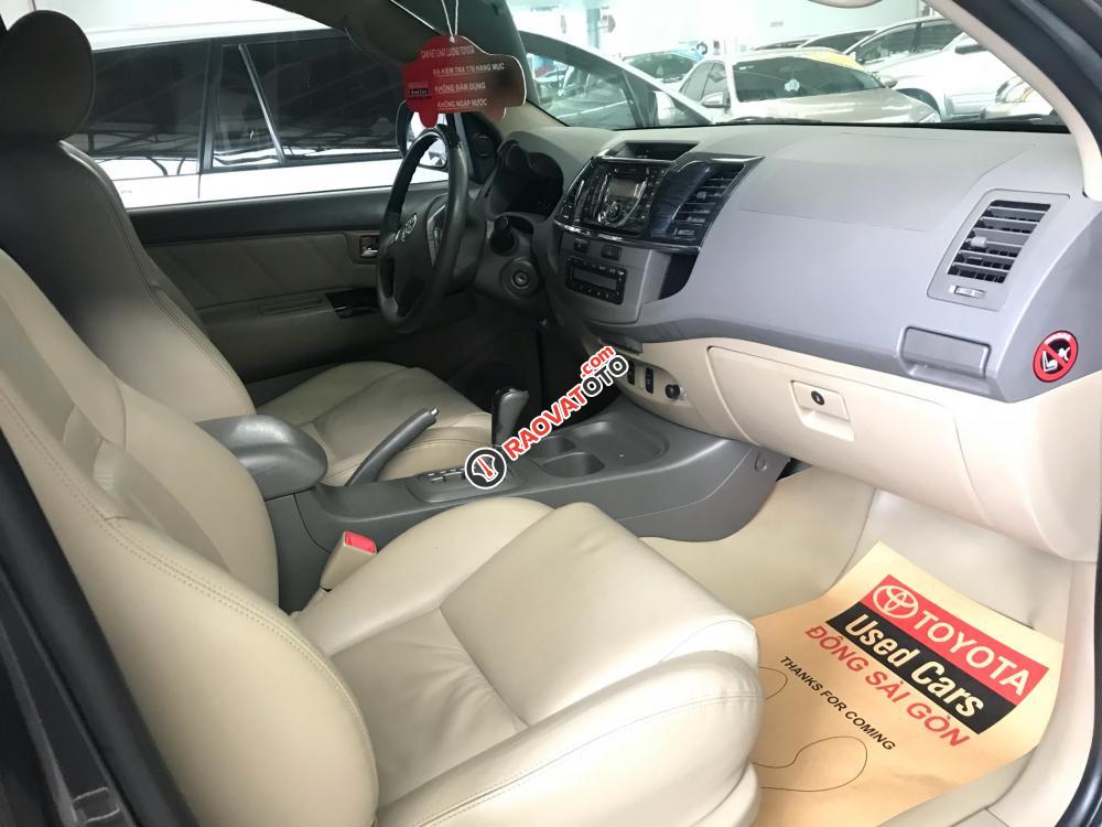 Bán Toyota Fortuner V(4x2) năm 2013, màu xám (ghi), giá tốt-3