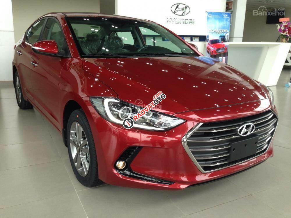 Cần bán Hyundai Elantra đời 2018, màu đỏ-0