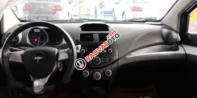 Bán xe Chevrolet Spark đời 2017, màu trắng -3