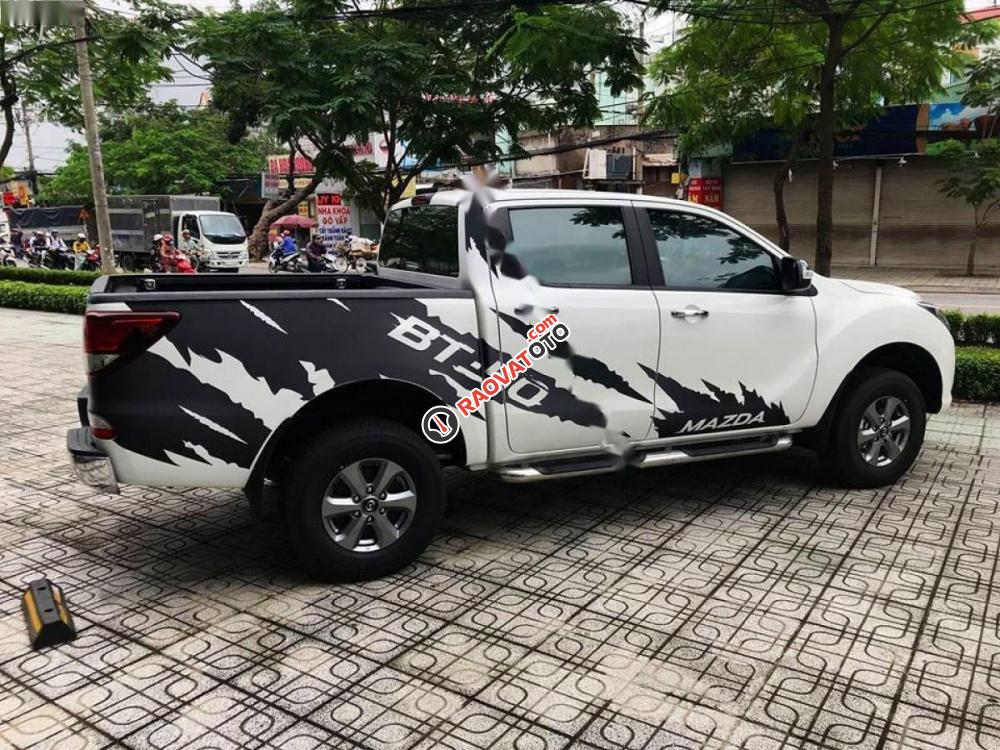 Bán ô tô Mazda BT 50 2.2L 4x4 MT sản xuất 2017, màu trắng, xe nhập, 630tr-1