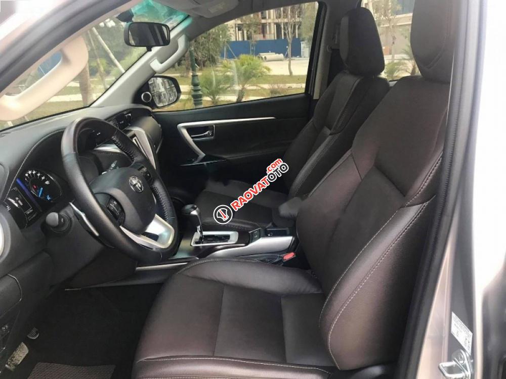 Bán Toyota Fortuner 2.7V 4x2 AT sản xuất 2017, màu bạc, nhập khẩu nguyên chiếc như mới-4
