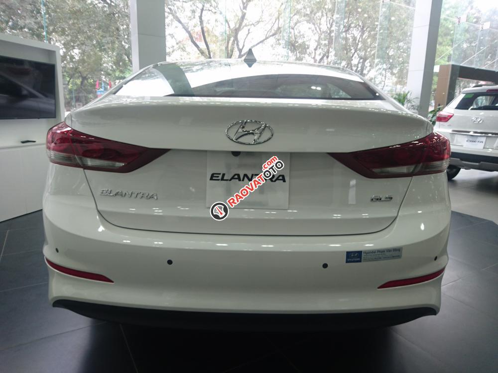 Hyundai Elantra 2018 màu trắng, các phiên bản, giá cạnh tranh, mua xe chỉ từ 115 triệu - LH 090.467.5566-8