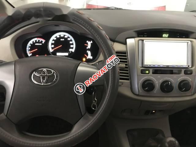 Bán xe Toyota Innova đời 2015, màu bạc  -4