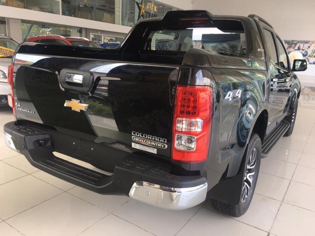 Bán Chevrolet Colorado đời 2017, màu đen, xe nhập, 839tr-3