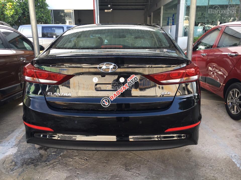 Elantra 1.6 AT màu đen, xe mới 100%, giao xe ngay, 730tr bao gồm lăn bánh, 150 triệu lấy xe- 0902.608.293-5