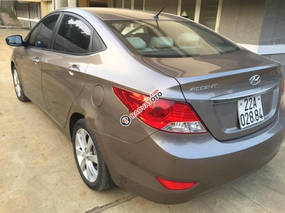 Cần bán Hyundai Accent Blue năm 2014, màu nâu, nhập khẩu nguyên chiếc số sàn-3