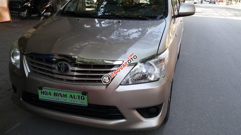 Cần bán lại xe Toyota Innova 2.0E đời 2014 chính chủ, giá 520tr-0