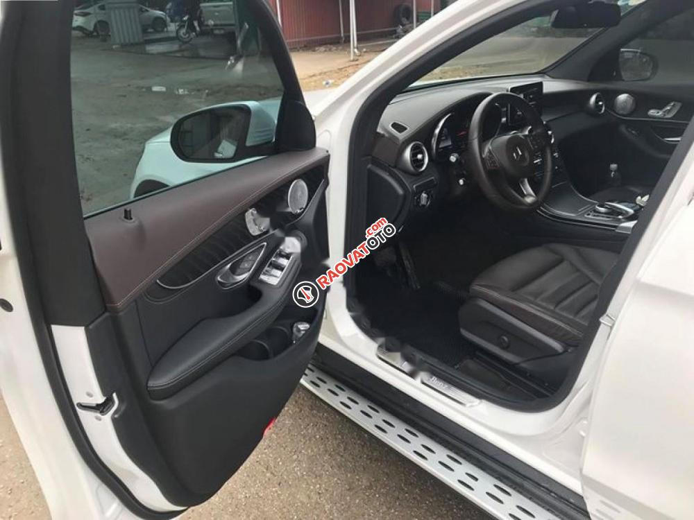 Bán Mercedes GLC 300 4Matic đời 2016, màu trắng xe gia đình-4