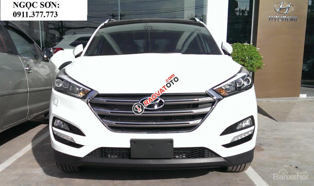 Cần bán Hyundai Tucson mới, màu trắng, LH Ngọc Sơn: 0911377773-5