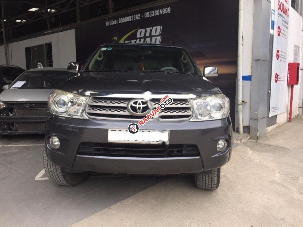 Cần bán lại xe Toyota Fortuner V đời 2010, màu xám xe gia đình, giá 546tr-1