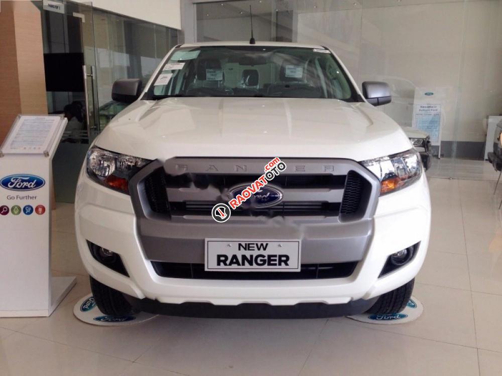 Bán xe Ford Ranger XLS 2.2L 4x2 MT đời 2017, màu trắng, xe nhập, giá chỉ 645 triệu-1