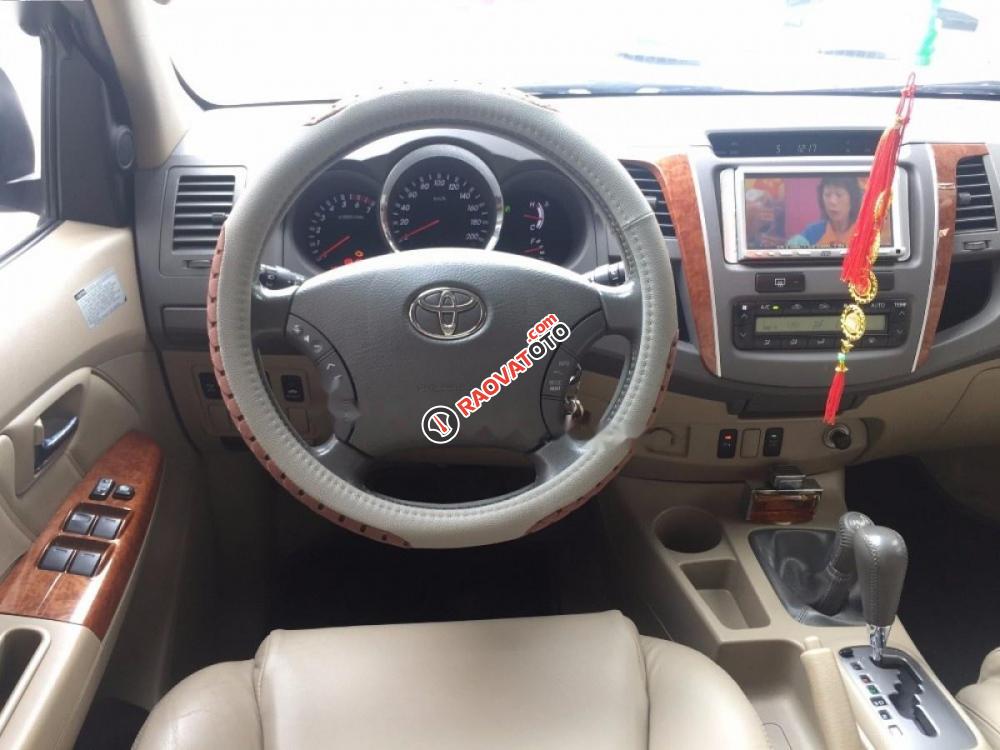 Cần bán lại xe Toyota Fortuner V đời 2010, màu xám xe gia đình, giá 546tr-7