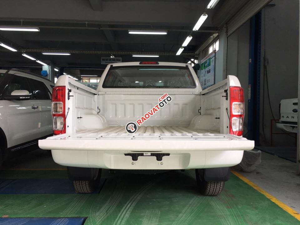 Bán Ford Ranger XLS MT 4x2, mẫu bán tải được Ford "ưu ái" hỗ trợ trả góp chỉ với 8 triệu đồng/ tháng-2