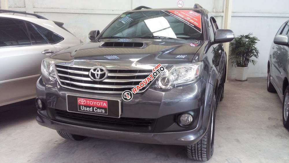 Bán Toyota Fortuner máy dầu đời 2014, màu xám-0