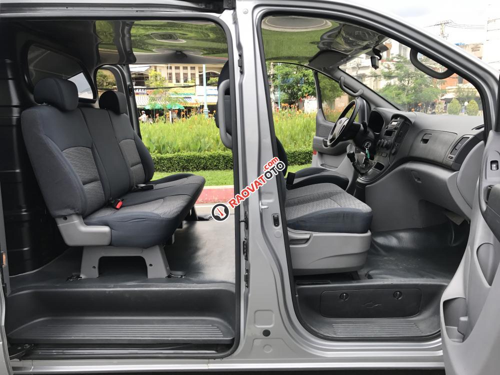 Bán Hyundai Starex sản xuất 2011, màu xám, nhập khẩu nguyên chiếc số sàn, giá tốt-4