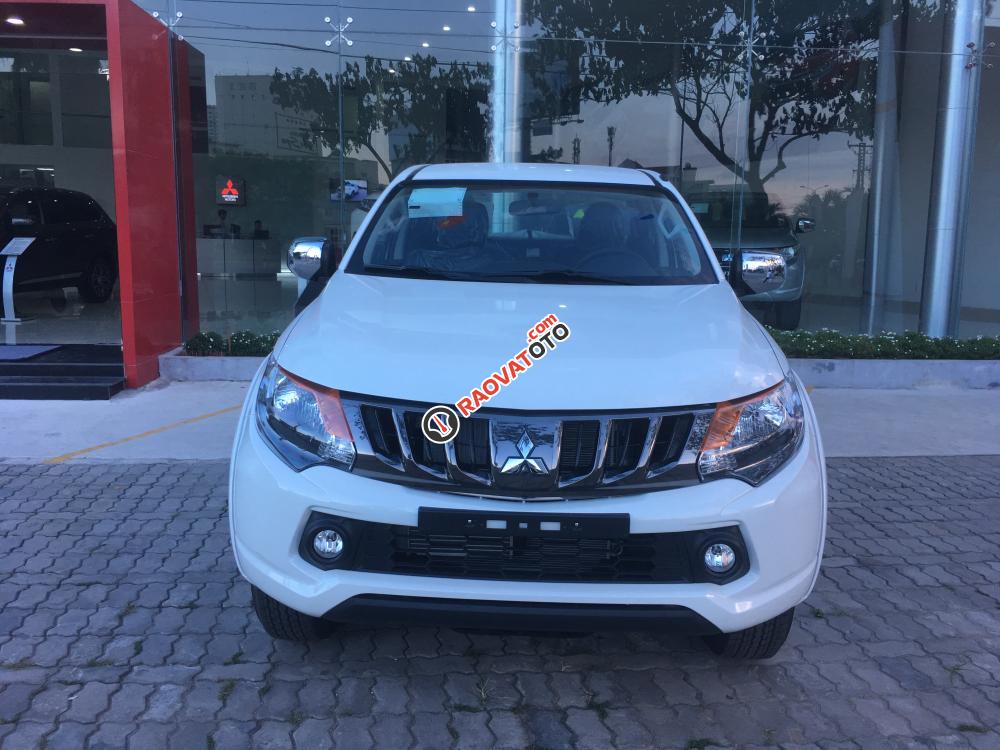 Bán Mitsubishi Triton 4x2MT 2018, màu trắng, xe nhập, giá chỉ 560 triệu-0