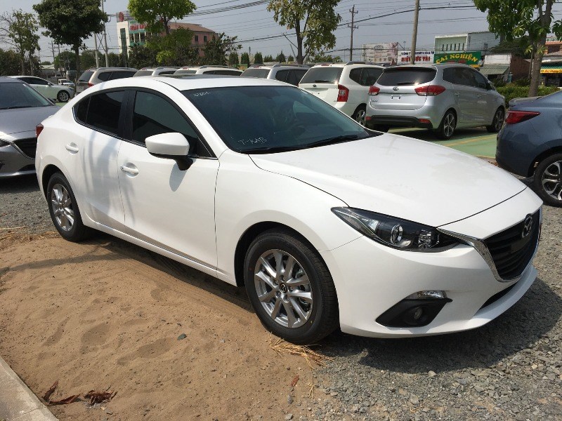 Cần bán Mazda 3 1.5L Facelift đời 2017, màu trắng, nhập khẩu nguyên chiếc-6