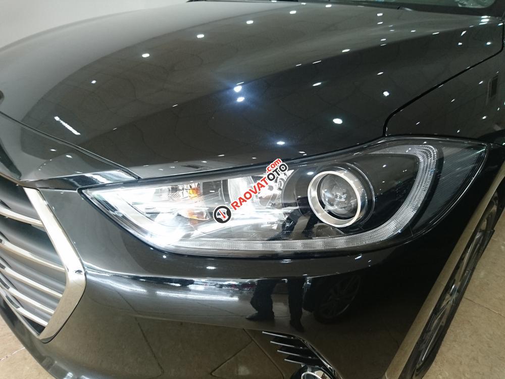 Bán Hyundai Elantra đời 2018, màu đen, các phiên bản MT, AT, mua xe chỉ từ 115 triệu - LH 090.467.5566-3