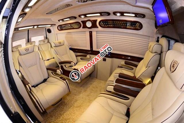 Bán xe Transit Limousine mới 100%, màu đen, mẫu xe đầy sang trọng và hiện đại bật nhất-1