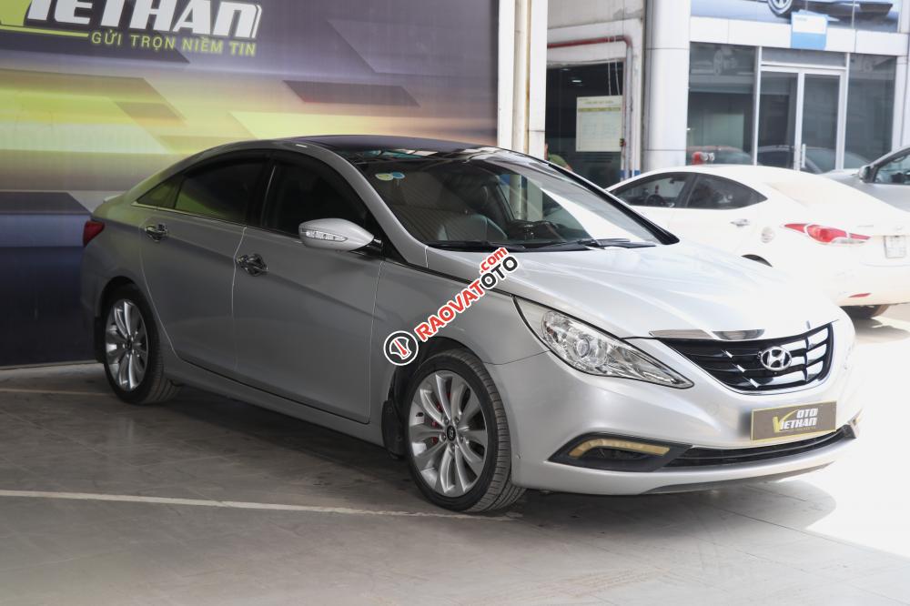 Cần bán Hyundai Sonata 2.0AT 2010, bạc, xe nhập hiếm, 536 triệu-2