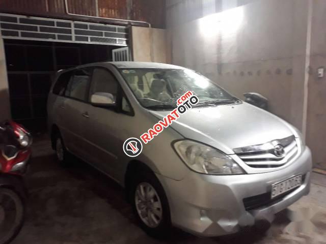 Bán Toyota Innova sản xuất 2010, màu bạc-4