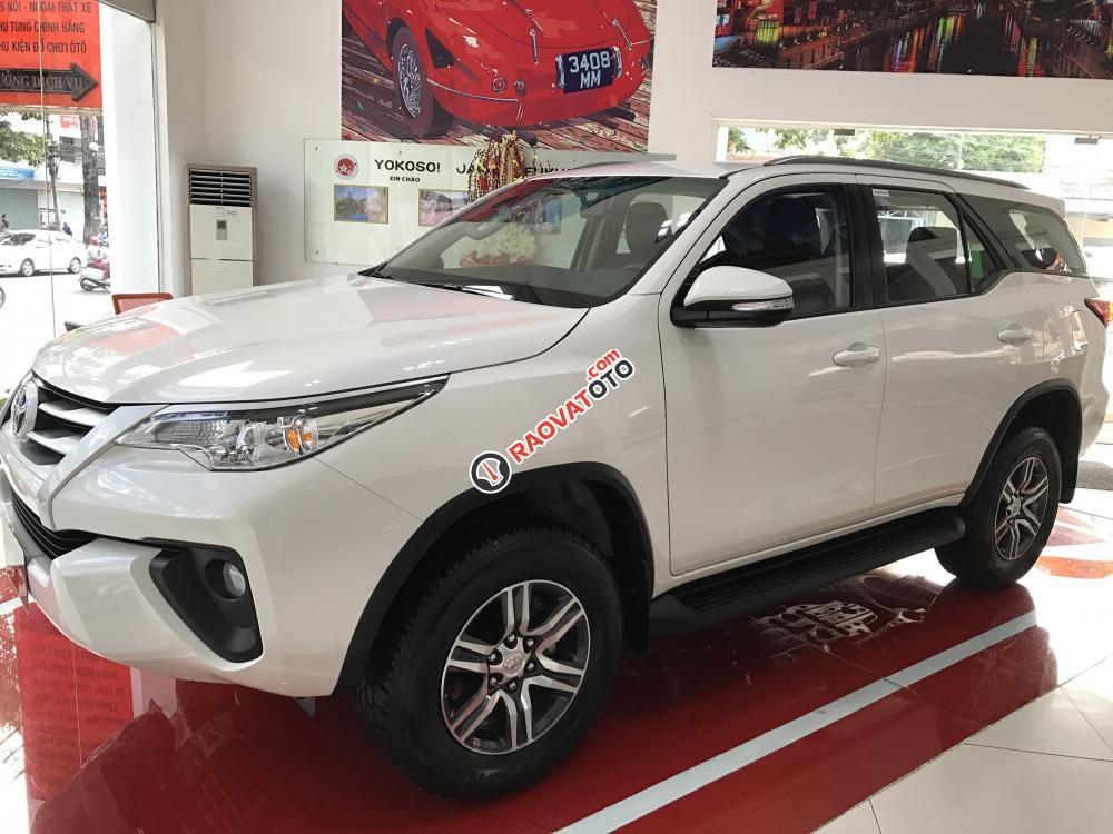 Bán Toyota Fortuner 2.4G 4x2 MT 2018, màu trắng, giao xe ngay, hỗ trợ trả góp 90%-0