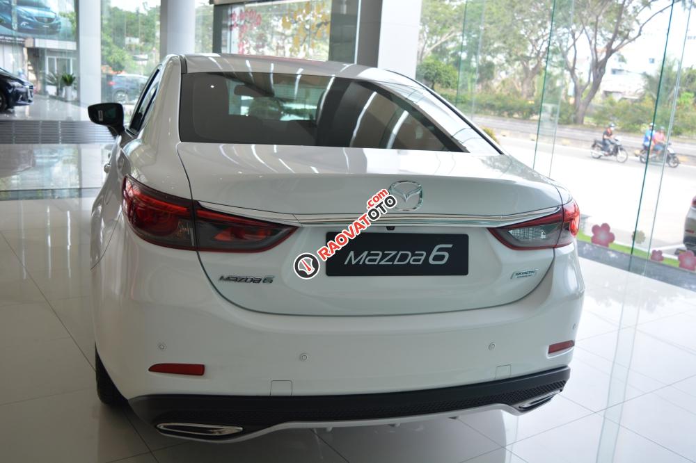 Bán ô tô Mazda 6 2.0 Premium 2.0L - đời 2018, màu trắng hot hot cho vay lên đến 85% giá trị xe-3