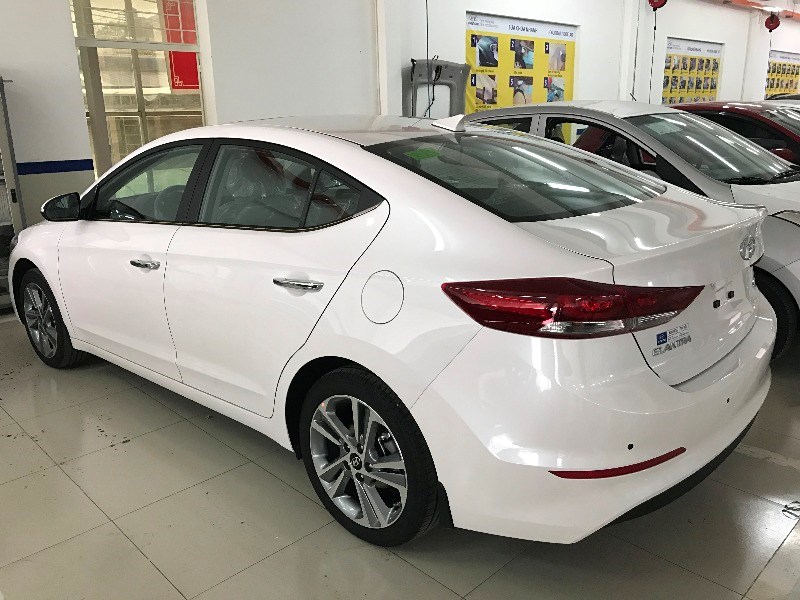 Bán Hyundai Elantra đời 2017, màu đen, nhập khẩu chính hãng-15