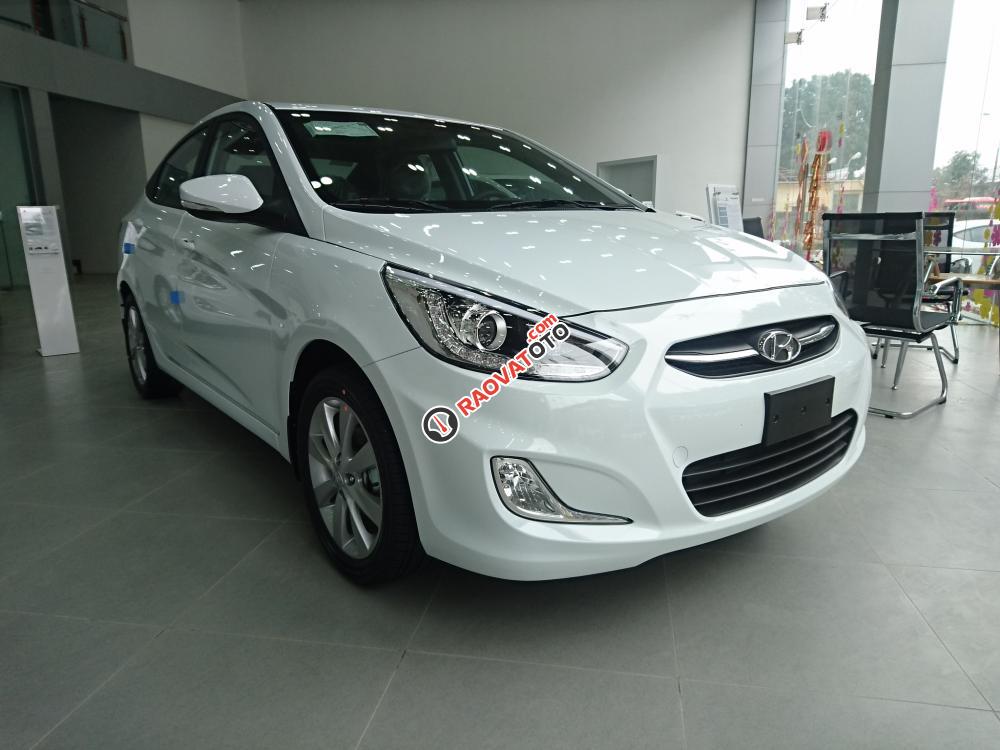 Giao bán Hyundai Accent Blue model 2017 các phiên bản MT, AT, giá tốt, mua xe chỉ từ 105 triệu, LH: 090.467.5566-0