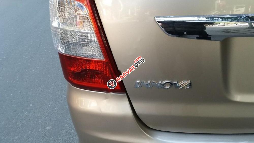 Cần bán lại xe Toyota Innova 2.0E đời 2014 chính chủ, giá 520tr-2