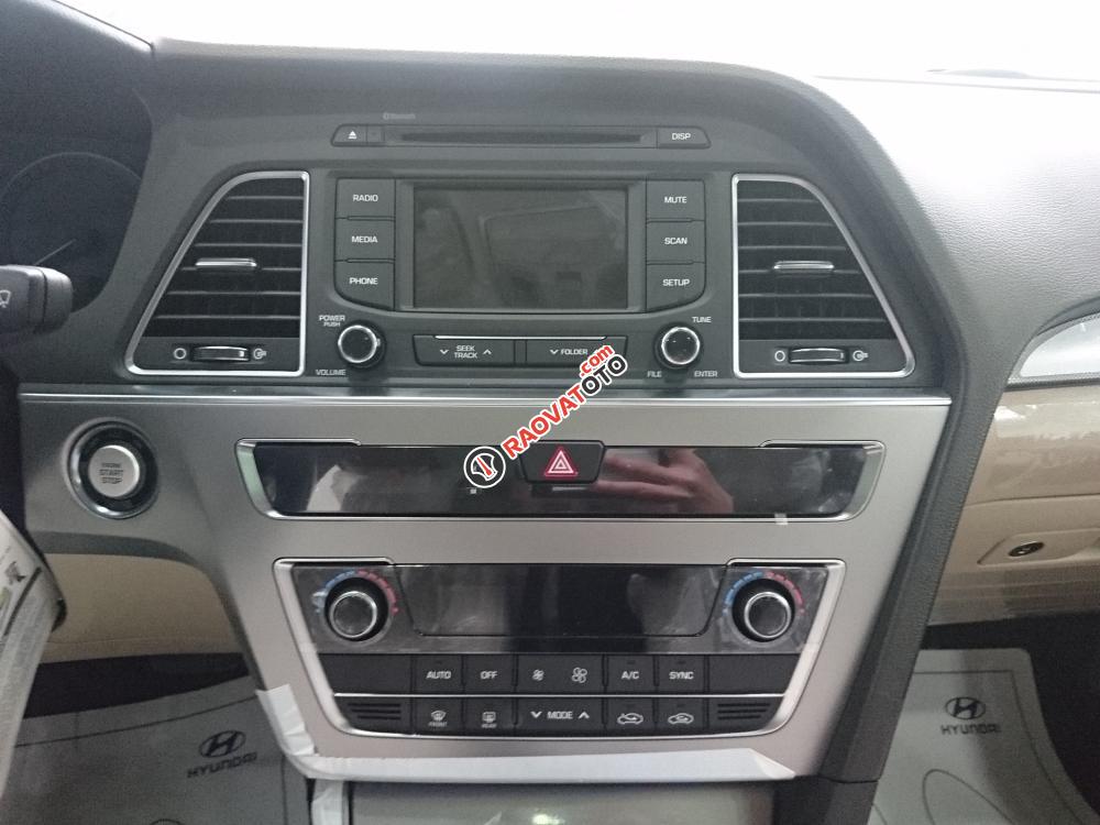 Hyundai Sonata sản xuất 2017 màu đen nhập khẩu nguyên chiếc Hàn Quốc, hỗ trợ trả góp lên đến 90% -.LH: 0904675566-6