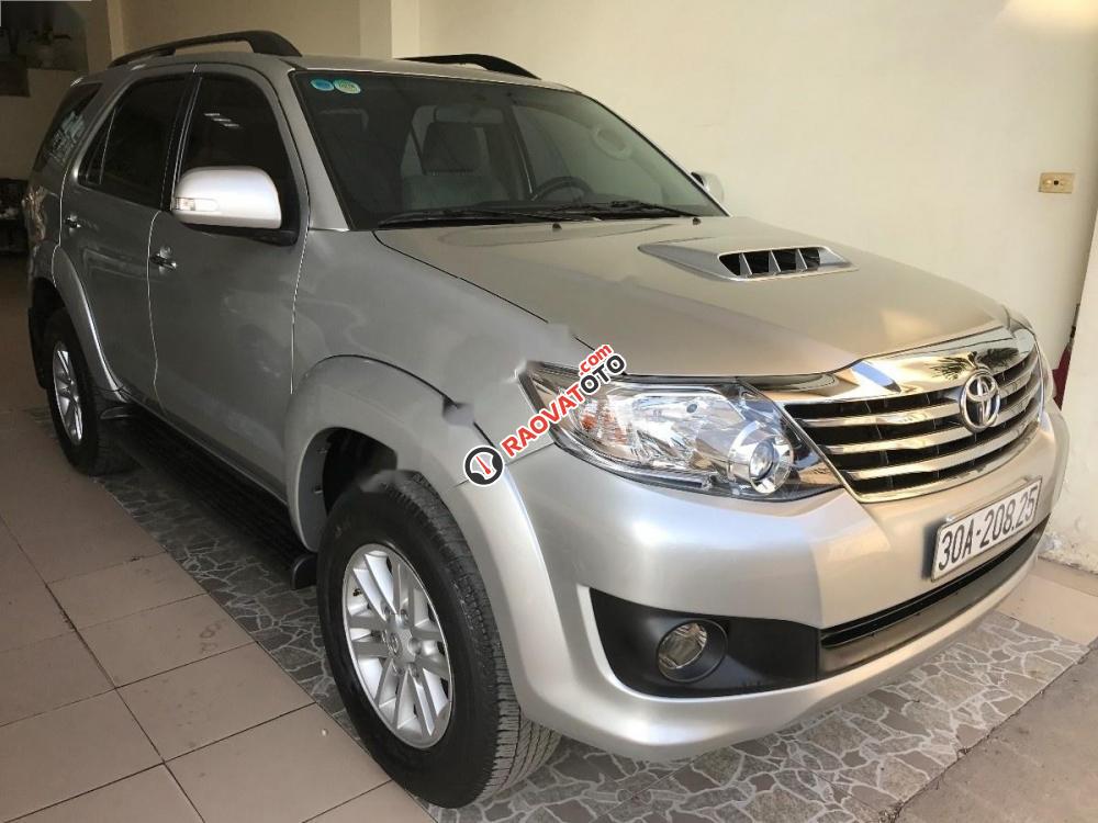 Bán Toyota Fortuner 2.5G đời 2014, màu bạc số sàn-1