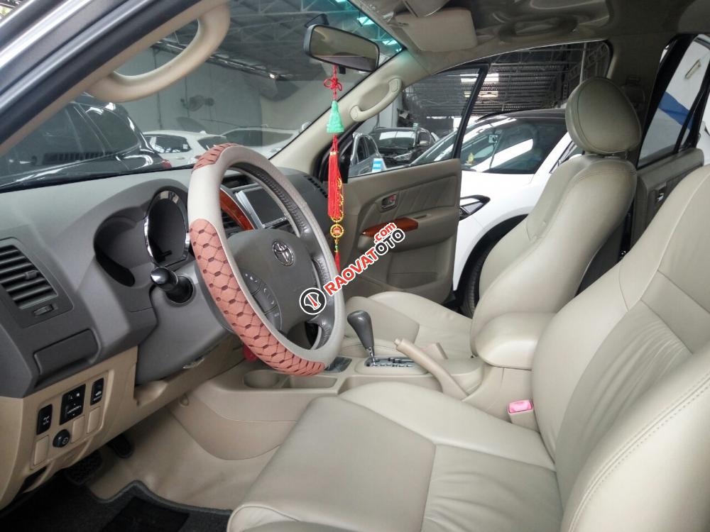 Bán Toyota Fortuner V, 2.7AT, bản 2 cầu 4WD, máy xăng, đời 2010, biển SG, hỗ trợ NH đến 60%-3