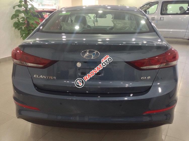 Hyundai Quận 4- Elantra 1.6 AT, màu xanh đá. Giá 730 triệu bao gồm tất cả chi phí. LH Hương: 0902.608.293-9
