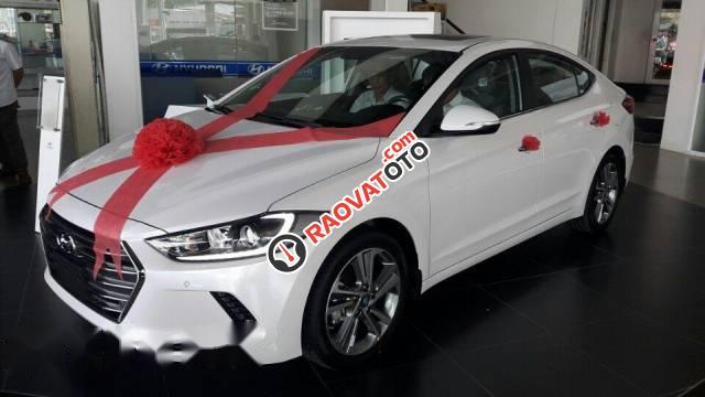 Bán ô tô Hyundai Elantra sản xuất 2017, màu trắng-2