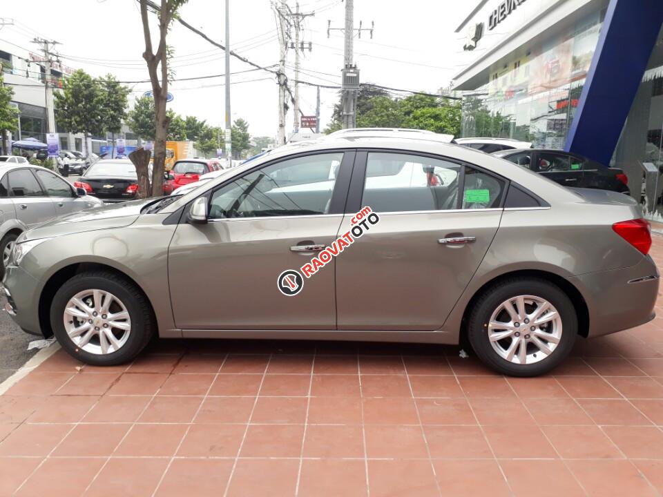 Bán ô tô Chevrolet Cruze LT năm 2017, màu xám (ghi), giảm 50 triệu-1