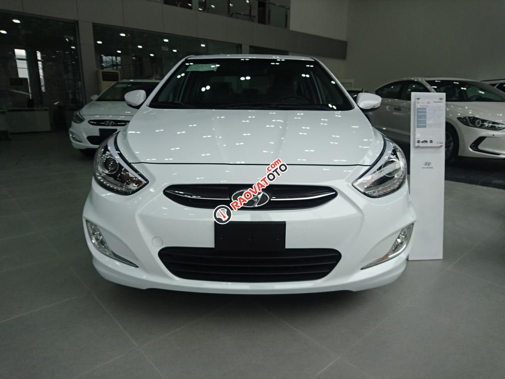 Giao bán Hyundai Accent Blue model 2017 các phiên bản MT, AT, giá tốt, mua xe chỉ từ 105 triệu, LH: 090.467.5566-1