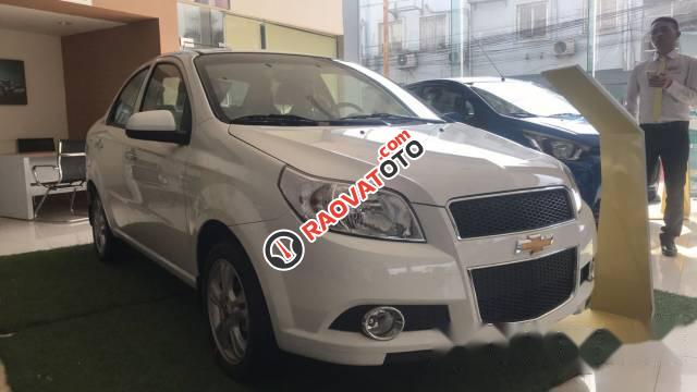 Bán ô tô Chevrolet Aveo LT đời 2017, màu trắng-1