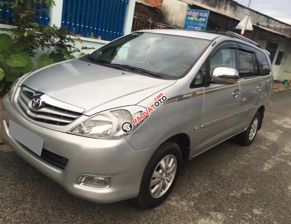 Bán Toyota Innova MT đời 2010, màu bạc  -0