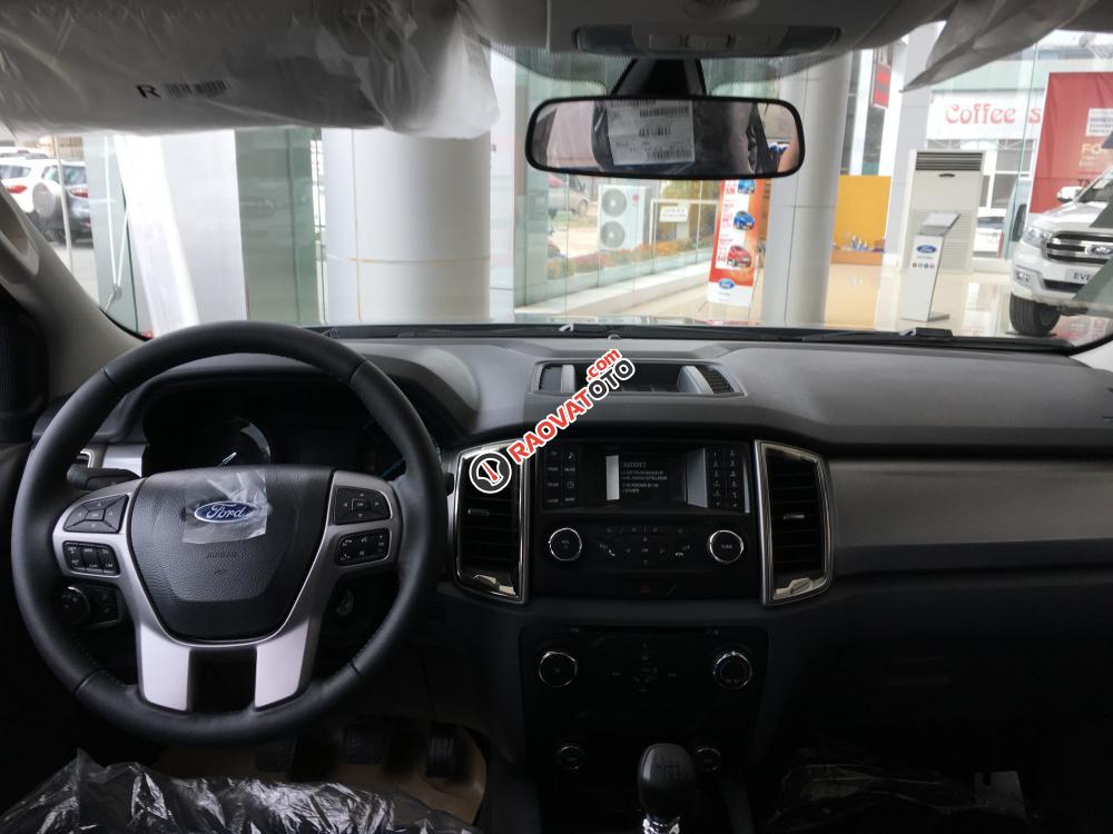 Bán Ford Ranger XLT 2 cầu số sàn, giá rẻ tại Lào Cai, hỗ trợ trả góp giao xe nay-4