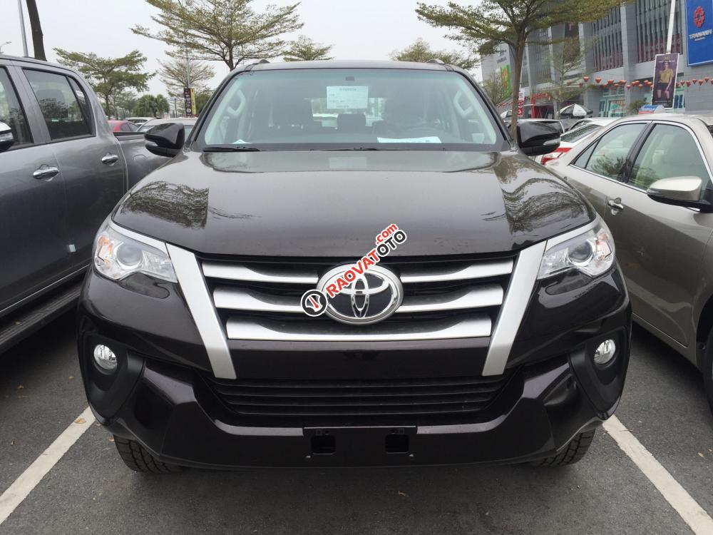 Bán Toyota Fortuner 2018 nhập khẩu, máy xăng, số tự động, giao ngay, mua trả góp chỉ 450Tr, gọi ngay: 0948057222-7