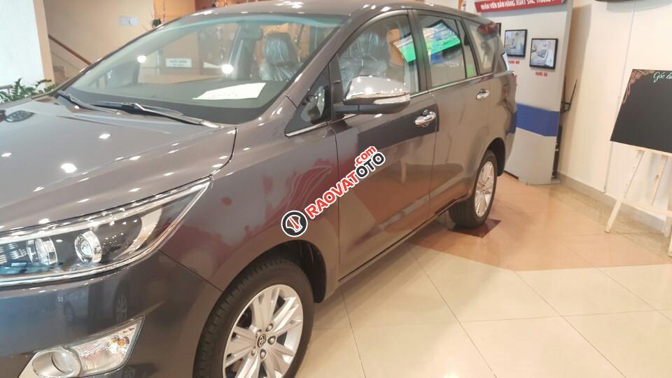 Bán xe Toyota Innova 2.0 V 2018, đủ màu giao ngay, dòng xe cao cấp giảm giá cực sốc-1