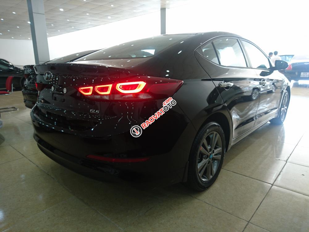 Bán Hyundai Elantra đời 2018, màu đen, các phiên bản MT, AT, mua xe chỉ từ 115 triệu - LH 090.467.5566-8